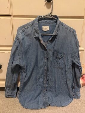 Like new AEO button down jean shirt